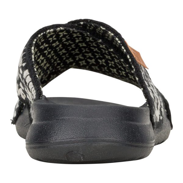 43205-066_CHRISTISLIDECOTTAGECROCHET_BLACK_WHITE_BACK_conversion1