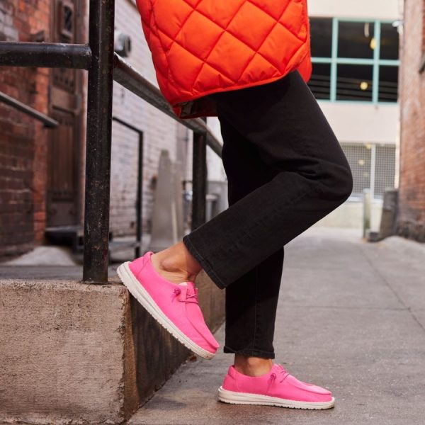 SS24_40902-676_40700-425_HEYDUDE_Shot_1458