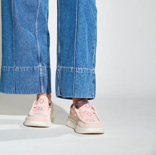 SS25_HeyDude_Wendy_Comf_Suede_Crochet_43108-0MD_43108-77S_455_3